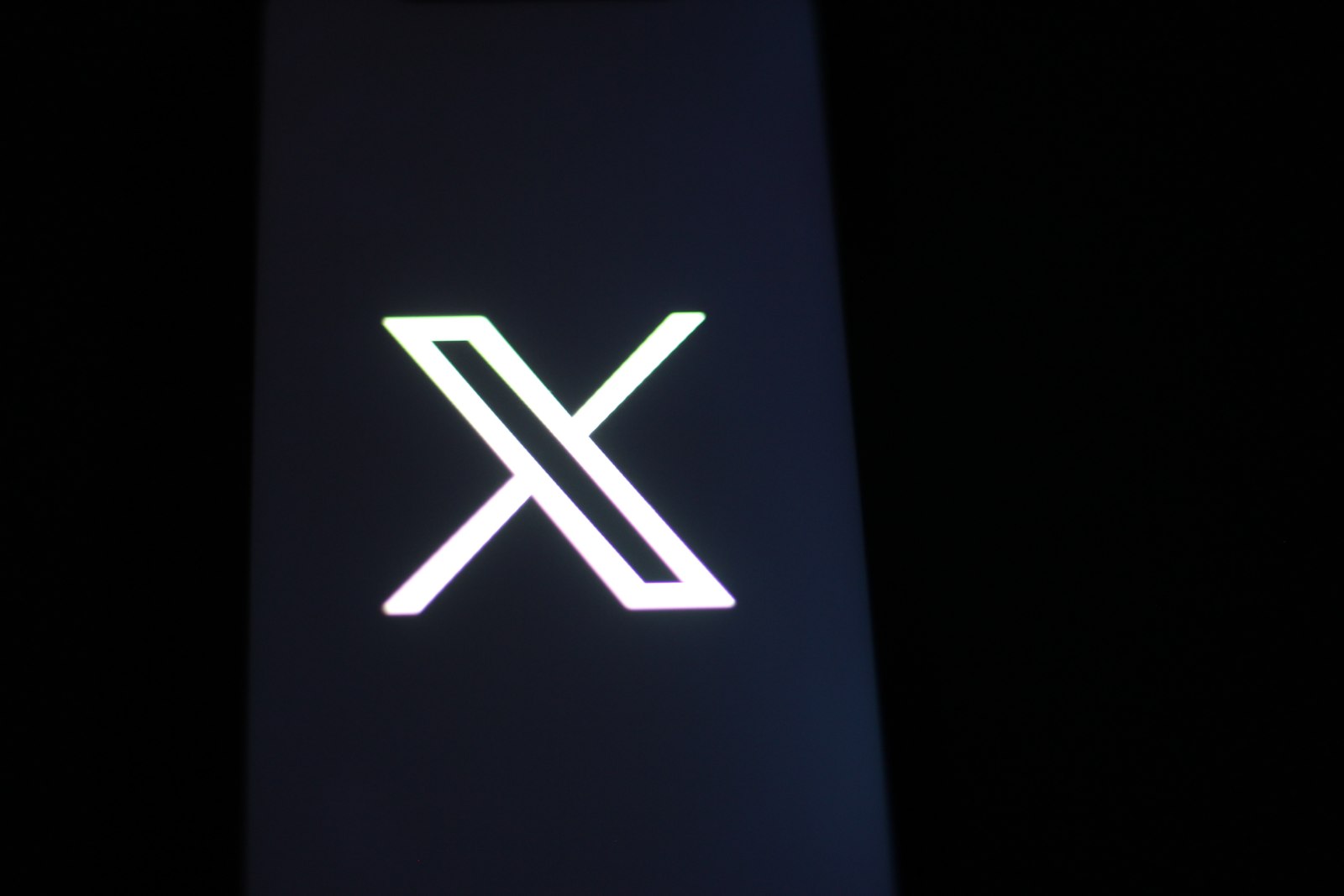 أعلنت منصة "إكس" عن نيتها إطلاق تطبيقها الجديد للمراسلة المستقلة تحت اسم تطبيق إكس شات