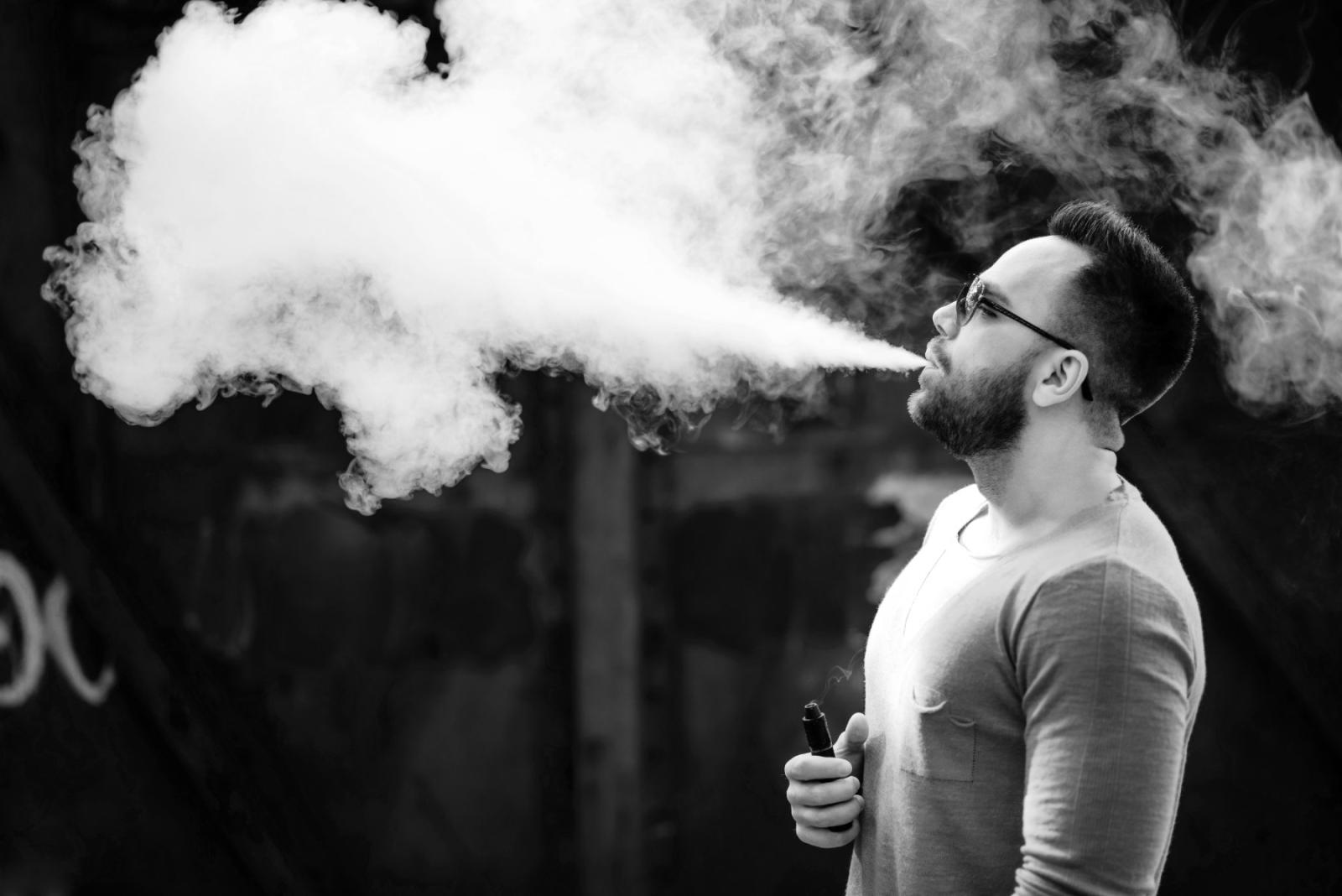تعتمد هذه النكهات على مادة المنثول أو مركبات اصطناعية مستوحاة منها مثل "WS-3" و"WS-23